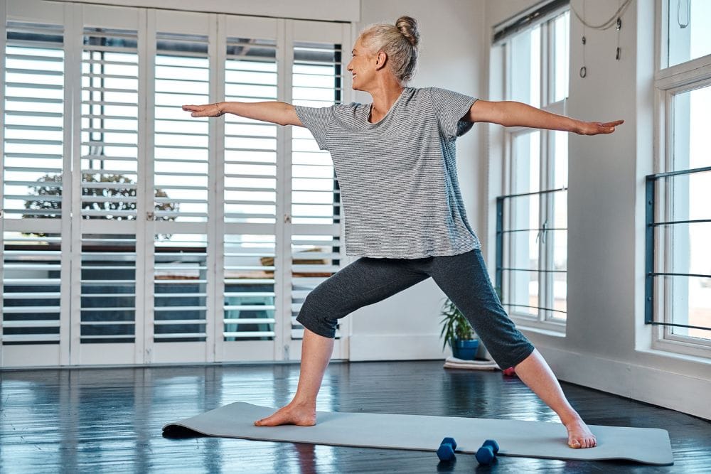 Praticar Yoga na Terceira Idade: Vantagens, Exercícios e Recomendações Essenciais 2 Yoga para idosos